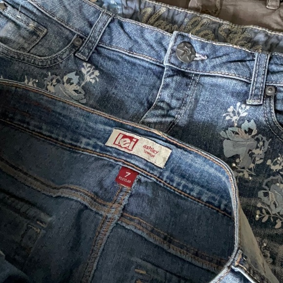 Bundle of four items three shorts and one tank all fit size medium or 7 to 9 - Picture 4 of 10